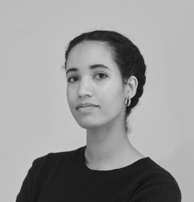 CASSANDRA LESAGE FONGUÉ commissaire de « L’air est lourd »